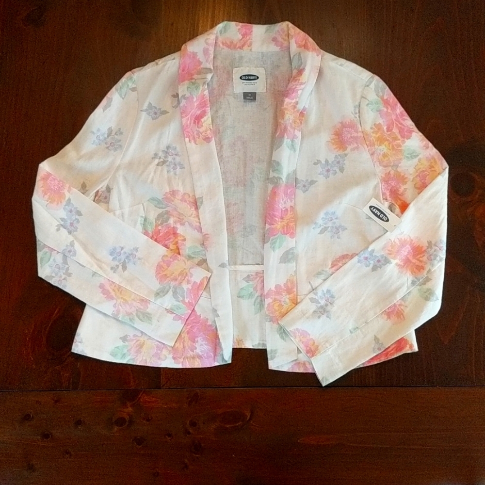 NWT, Old Navy, Size: M, white and pink flowered light jacket